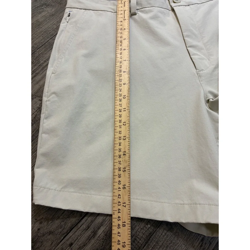 Vineyard Vines On-The-Go Shorts Mens 36 Stone Beige OTG Performance Chino 7